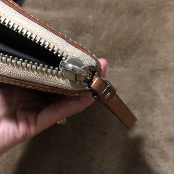 COACH LONG ZIPPER WALLET - HAS SIGNS OF WEAR - Picture 9 of 13
